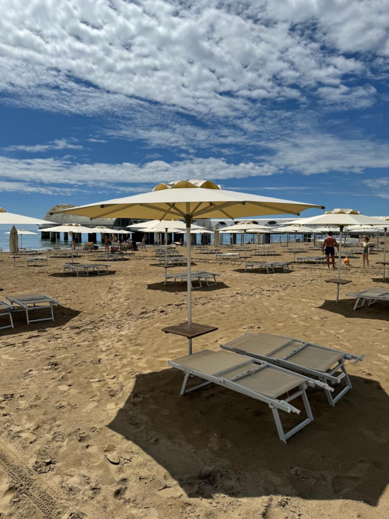 Appart 21 Artistic Beach Apartment Lignano Sabbiadoro Buitenkant foto