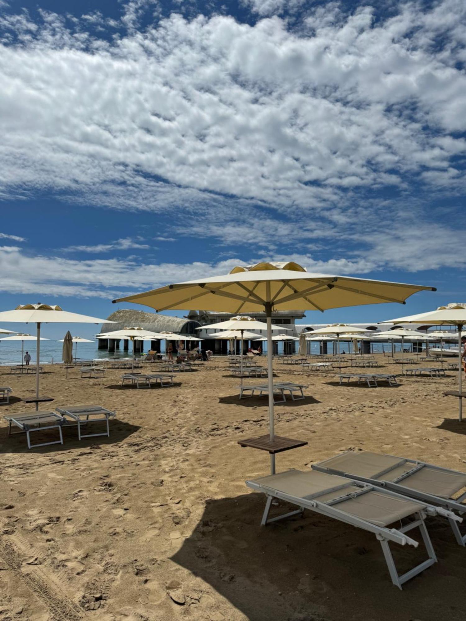 Appart 21 Artistic Beach Apartment Lignano Sabbiadoro Buitenkant foto